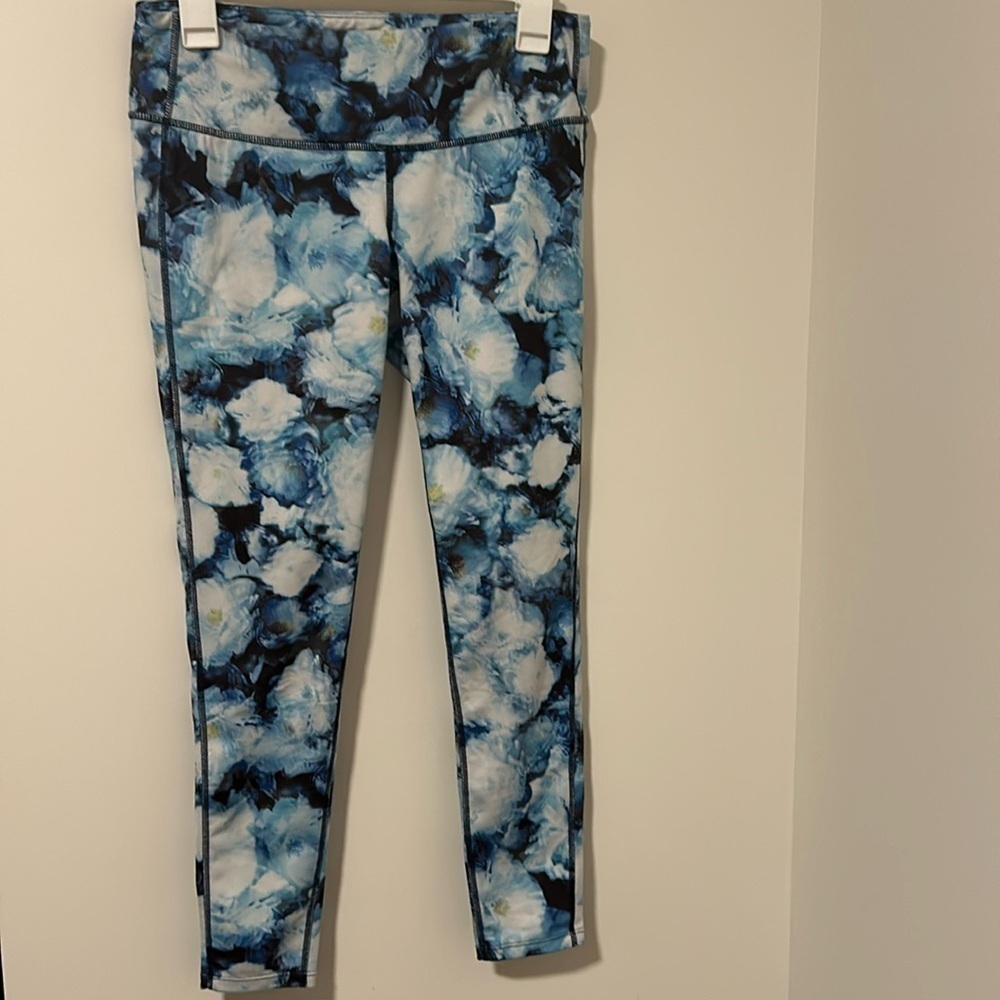 Athleta Floral Blue Leggings Medium Petite 23’ Inseam